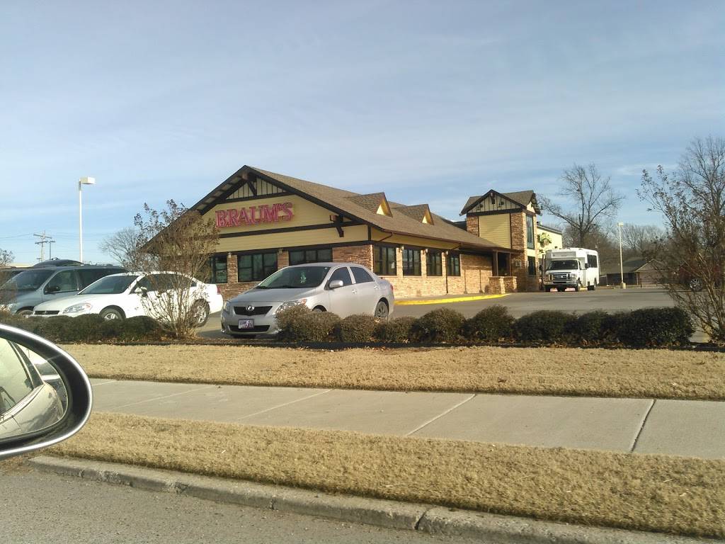 Braums Ice Cream & Burger Restaurant | restaurant | 900 N Lynn Riggs Blvd, Claremore, OK 74017, USA | 9183414723 OR +1 918-341-4723