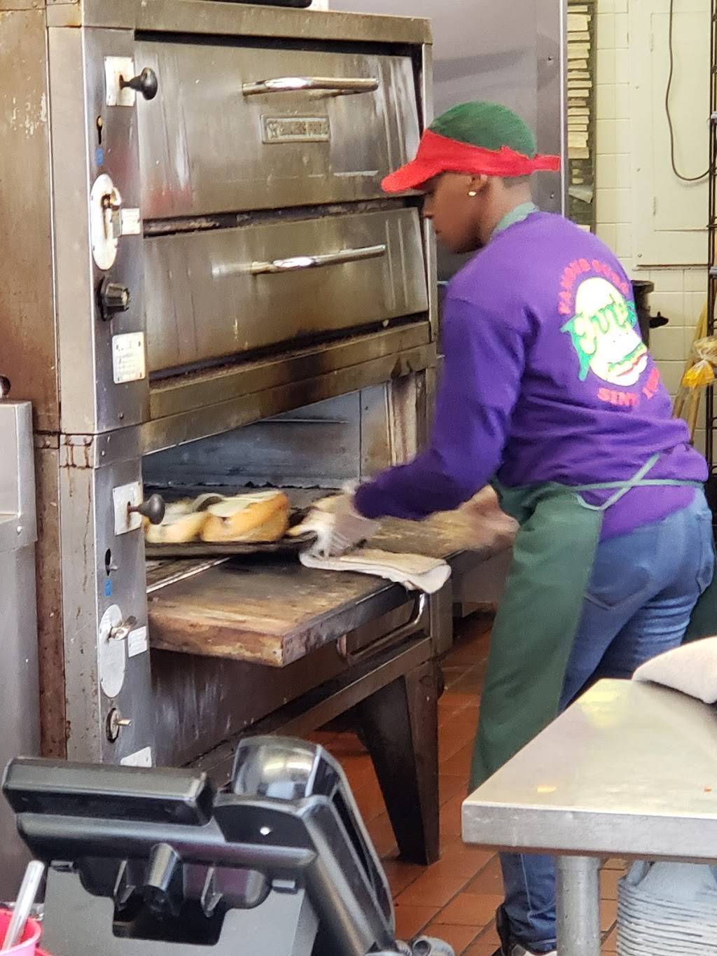 Ernies Famous Subs | restaurant | 911 S Memorial Dr, Greenville, NC 27834, USA | 2527524388 OR +1 252-752-4388