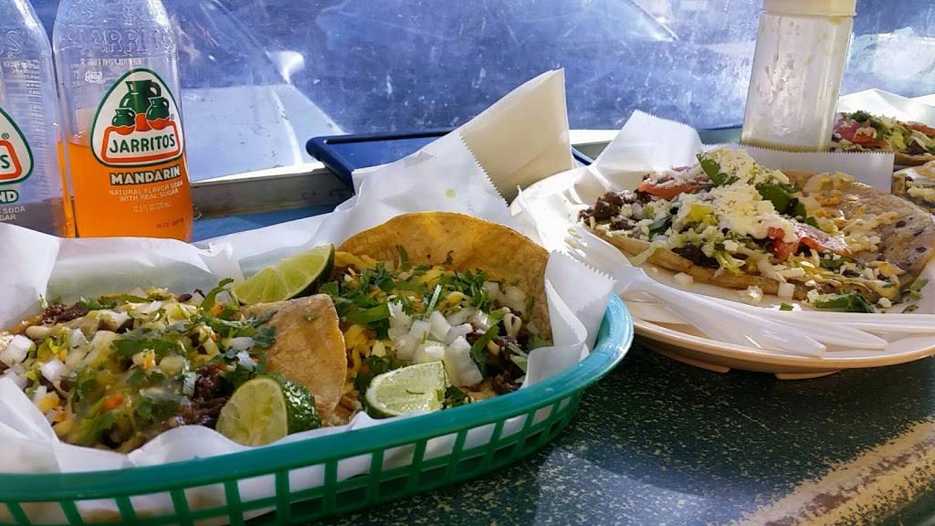 Manolos Tamales | restaurant | 4706 W 63rd St, Chicago, IL 60629, USA | 7738848000 OR +1 773-884-8000