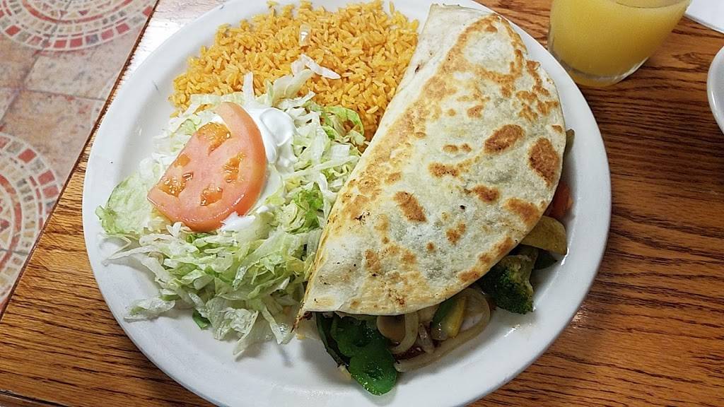 El Cazador | restaurant | 405 Main St, Gretna, VA 24557, USA | 4346562355 OR +1 434-656-2355