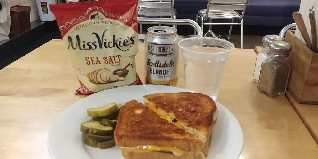 Chloes Corner | restaurant | 15215 N Kierland Blvd, Scottsdale, AZ 85254, USA | 4809980202 OR +1 480-998-0202