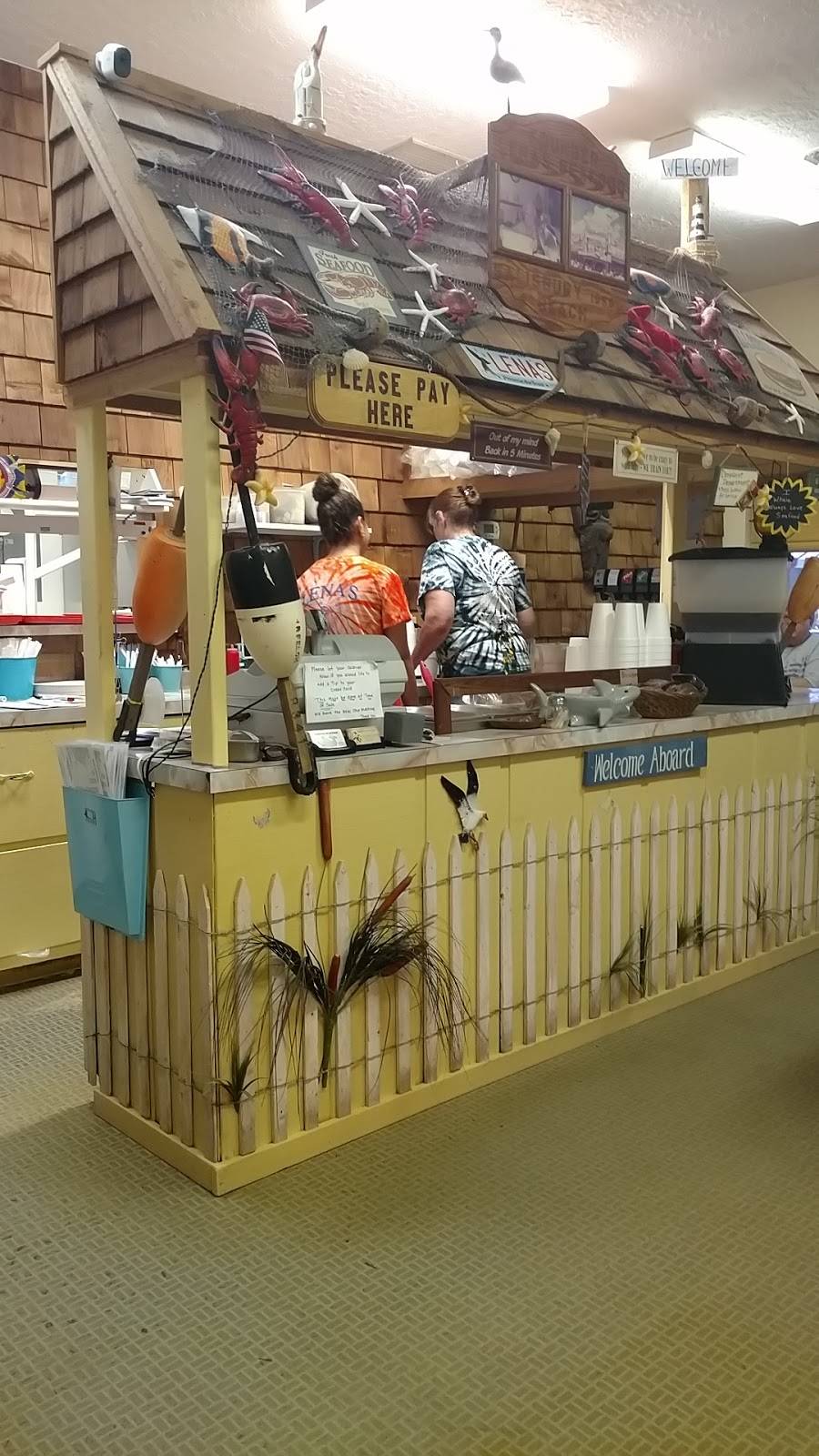 Lenas Seafood | restaurant | 18478 FL-40, Silver Springs, FL 34488, USA | 3526256489 OR +1 352-625-6489