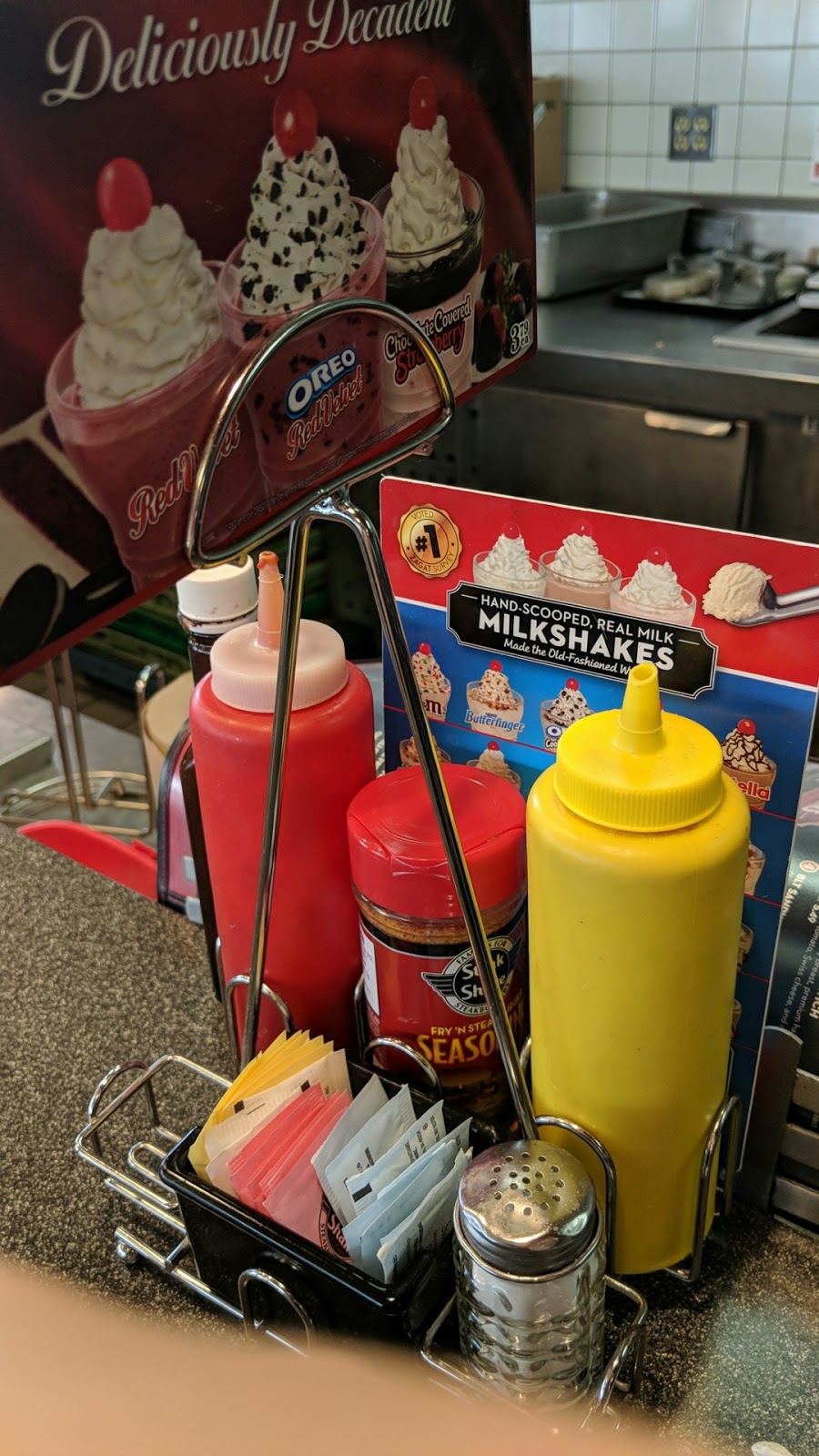 Steak n Shake | restaurant | 1365 E Main St, Carbondale, IL 62901, USA | 6184572187 OR +1 618-457-2187