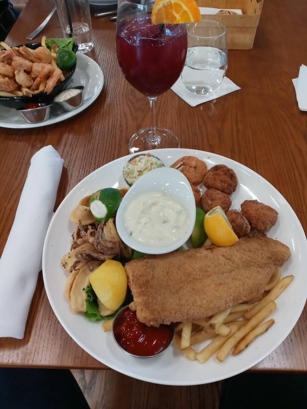 The Yacht Club | restaurant | 541 River Rd, Edgewater, NJ 07020, USA | 2019453300 OR +1 201-945-3300