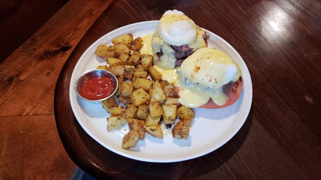 Peter Christians Tavern | restaurant | 195 Main St, New London, NH 03257, USA | 6035262964 OR +1 603-526-2964