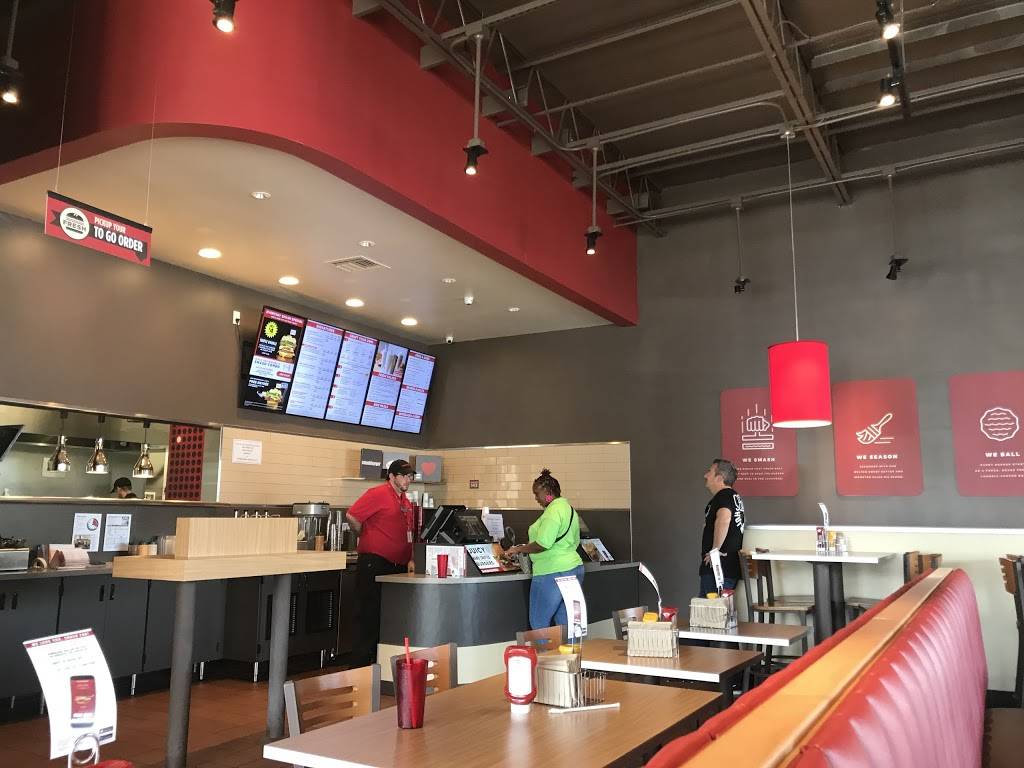 Smashburger | restaurant | 5812 Conroy Rd, Orlando, FL 32835, USA | 4074403595 OR +1 407-440-3595