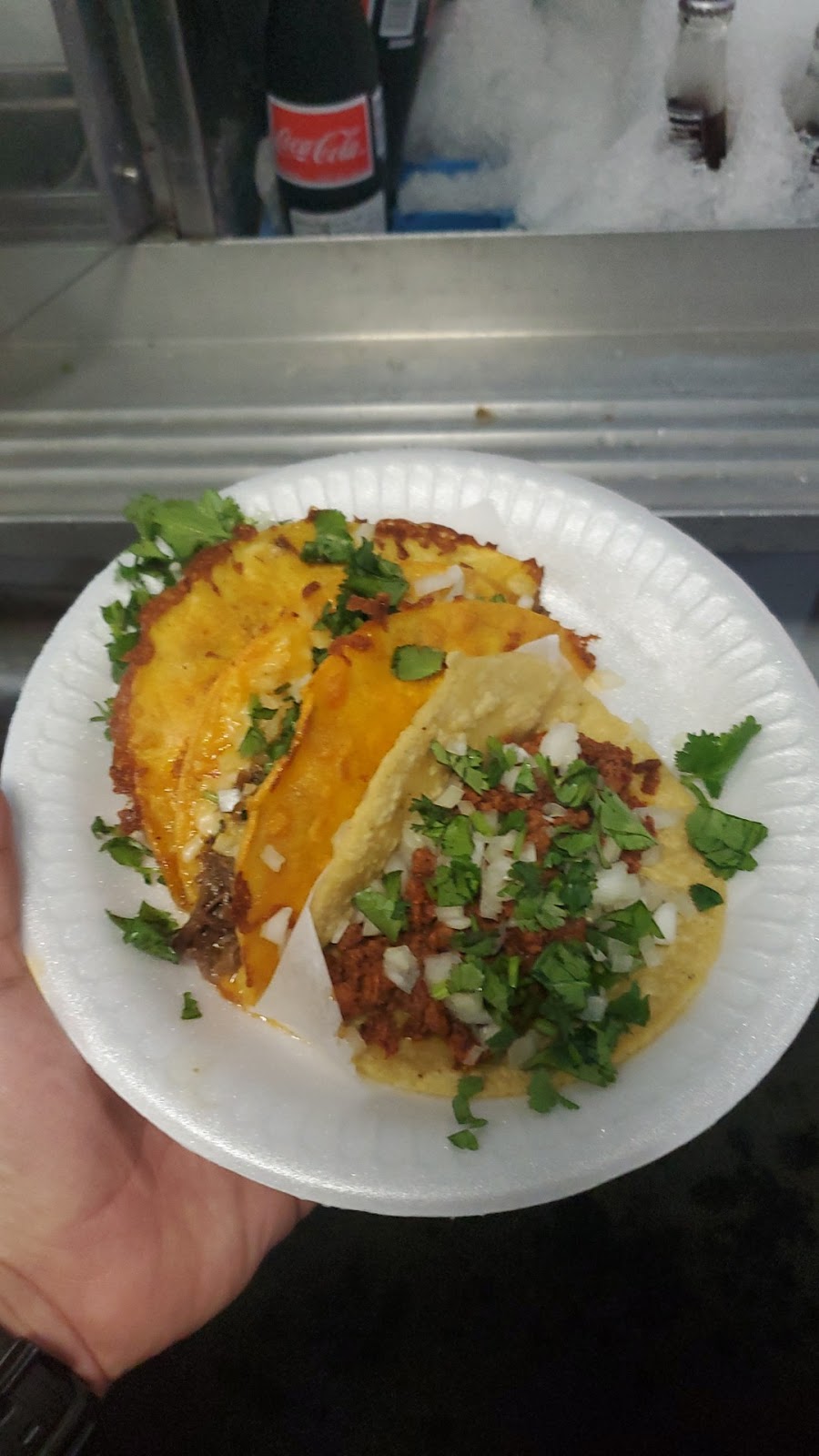 Cachanilla taco truck | restaurant | 200 W Central Ave, Santa Ana, CA 92707, USA | 9512540805 OR +1 951-254-0805