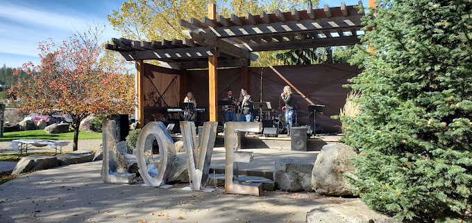 SHINDIGS Kitchen & Social | restaurant | 26433 W Hwy 53, Hauser, ID 83854, USA | 2089810025 OR +1 208-981-0025