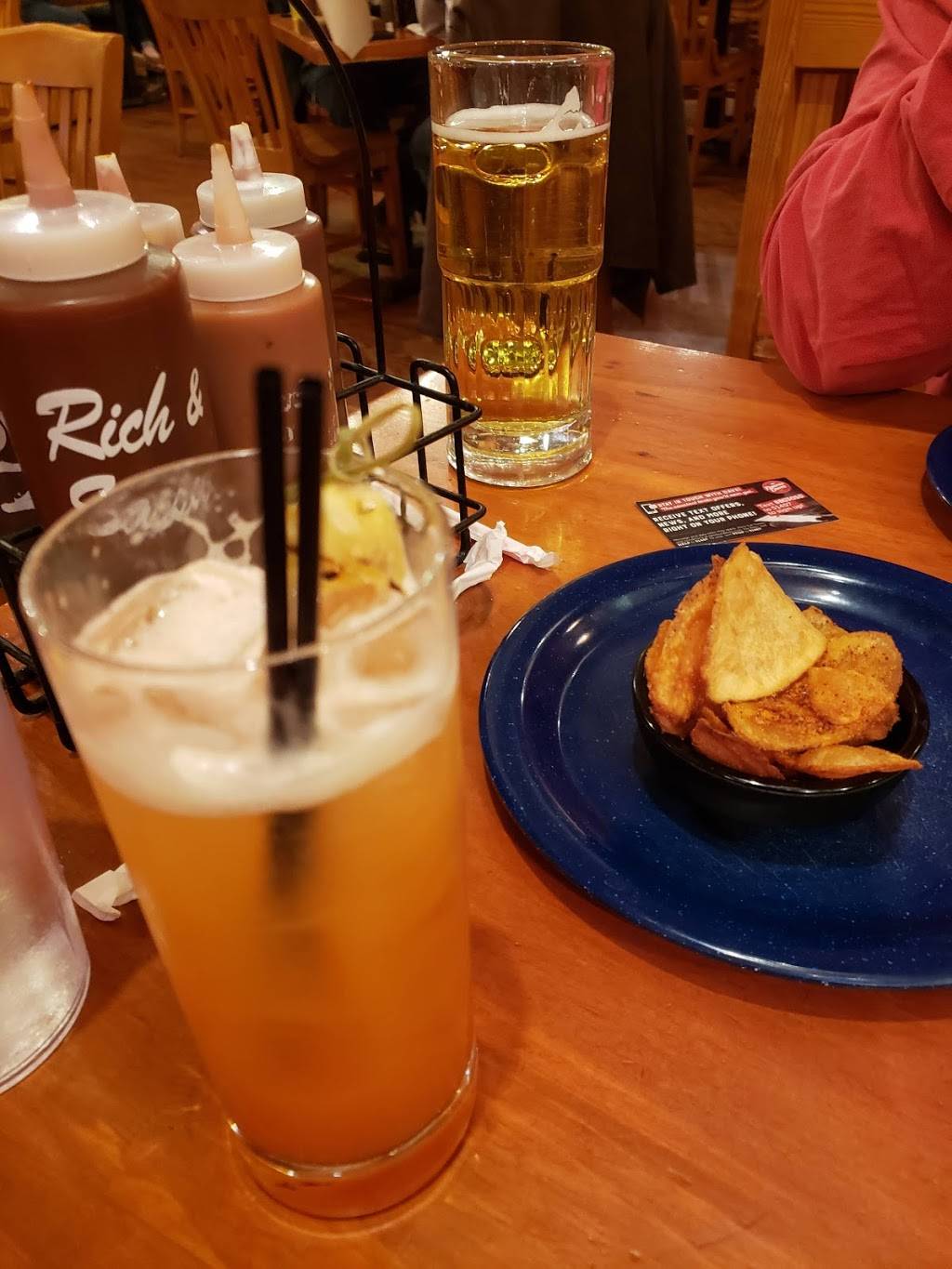 Famous Daves Bar-B-Que | restaurant | 1320 Village West Pkwy, Kansas City, KS 66111, USA | 9133348646 OR +1 913-334-8646