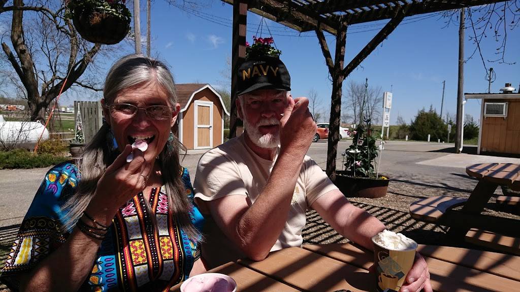 Dairy Mart | restaurant | 2521 Vine Ave, Ainsworth, IA 52201, USA | 3196572739 OR +1 319-657-2739