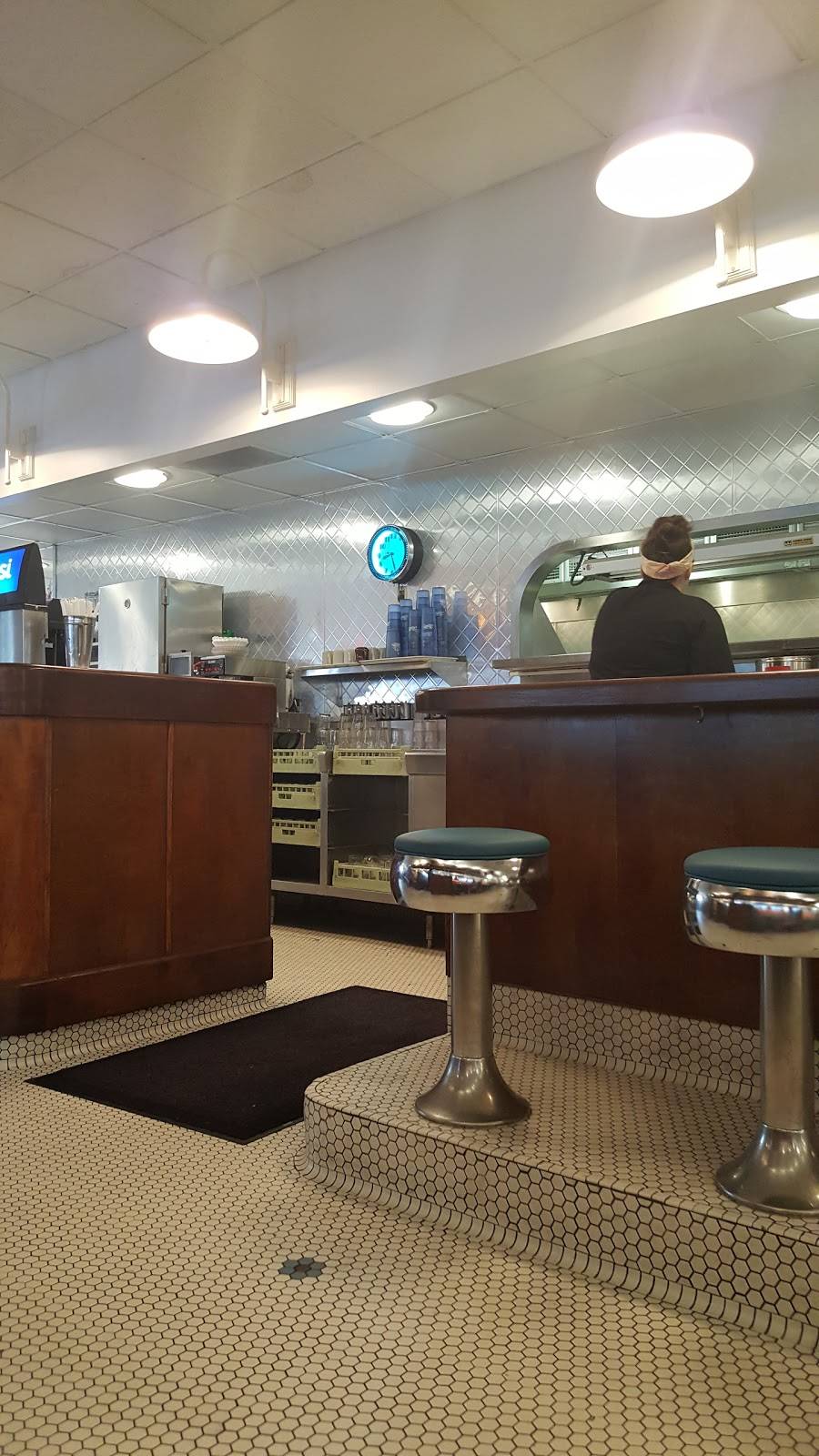 Jimmies Diner | restaurant | 3111 N Rock Rd, Wichita, KS 67226, USA | 3166361818 OR +1 316-636-1818