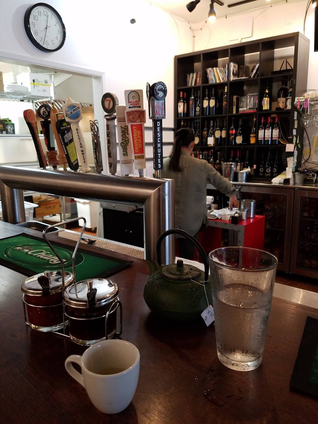 The Coconut On T | restaurant | 1110 T St, Sacramento, CA 95811, USA | 9168224665 OR +1 916-822-4665