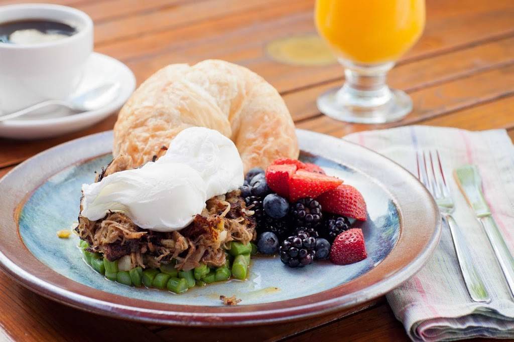 Flannel Restaurant | restaurant | 4000 Mountain Rd, Stowe, VT 05672, USA | 8022536445 OR +1 802-253-6445