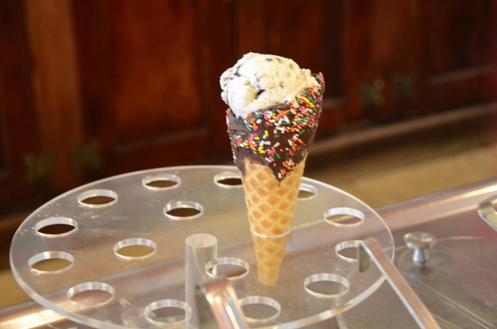 L & R Soda Bar | restaurant | 44 Public Square, Elkton, KY 42220, USA | 2702657221 OR +1 270-265-7221