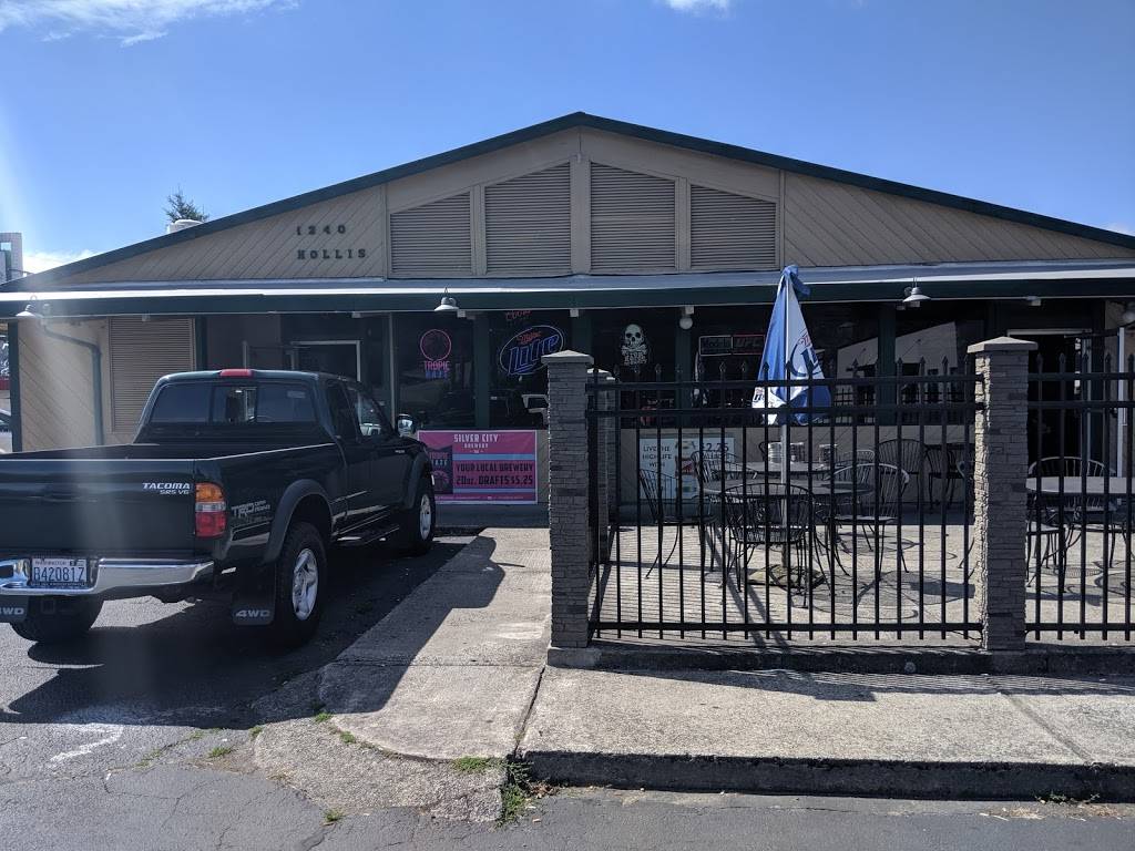 Cloverleaf Sports Bar & Grill | restaurant | 1240 Hollis St, Bremerton, WA 98310, USA | 3603778516 OR +1 360-377-8516