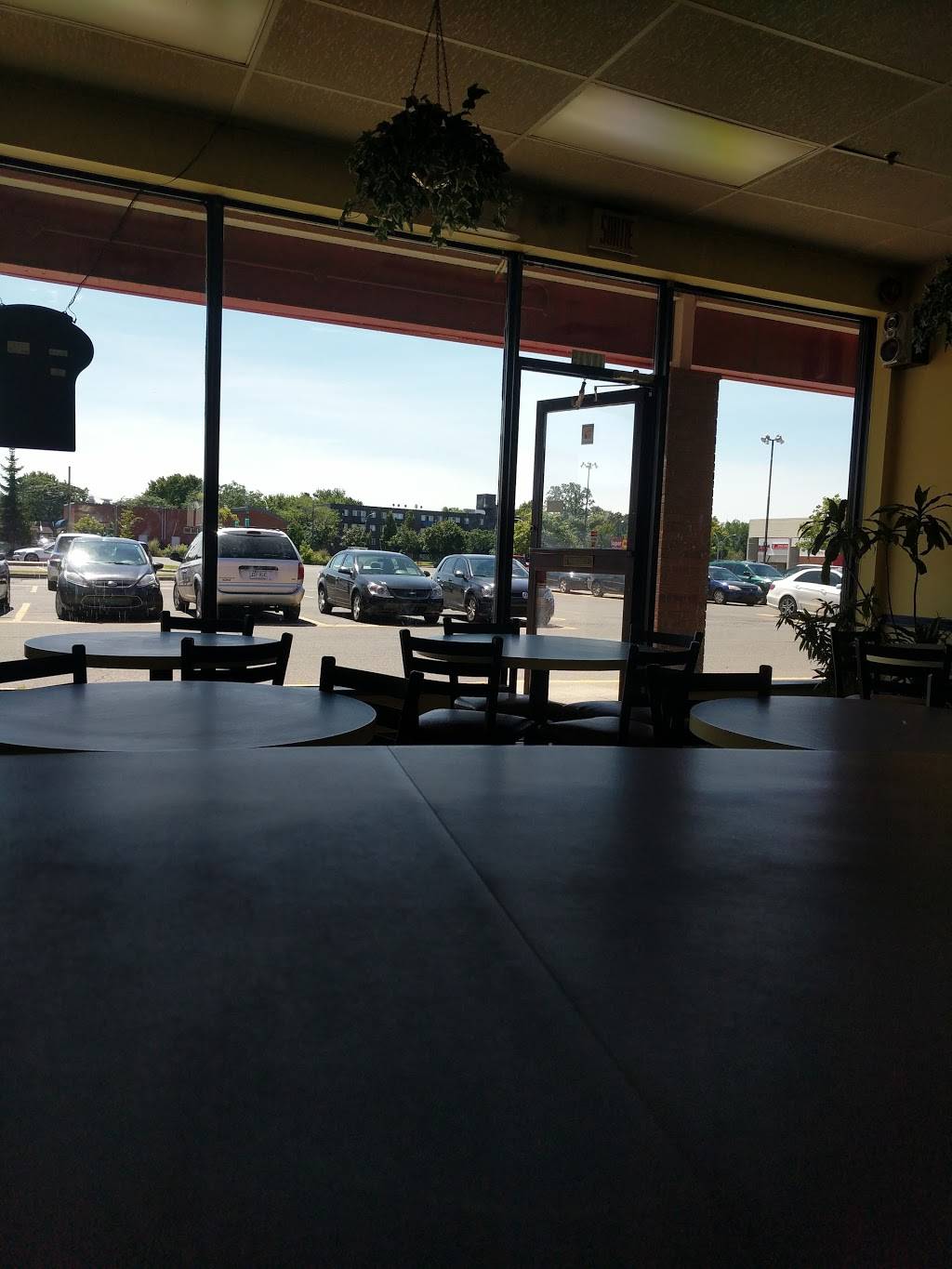 Chez Mory | restaurant | 11719 Boul de Pierrefonds, Pierrefonds, QC H9A 1A1, Canada | 5146851000 OR +1 514-685-1000