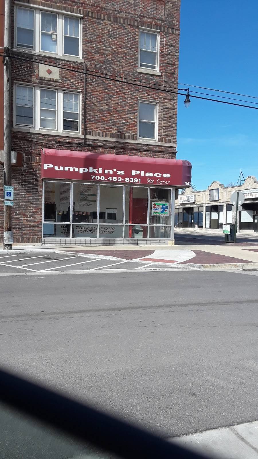 Pumpkins Place | restaurant | 1426 S 5th Ave, Maywood, IL 60153, USA | 7084838391 OR +1 708-483-8391