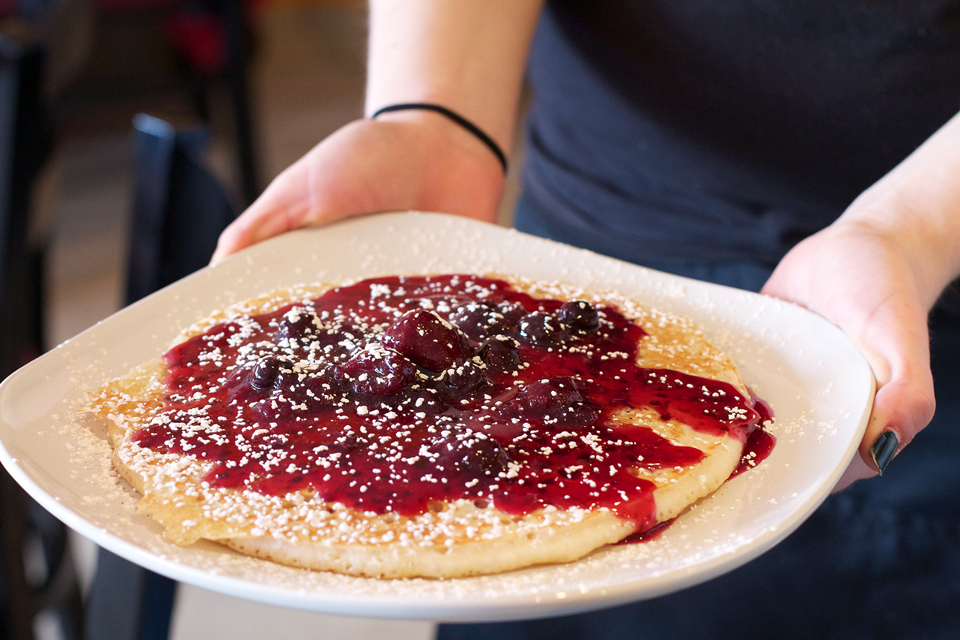 FM Station Cafe | restaurant | 188 Newburyport Turnpike, Newburyport, MA 01950, USA | 9784653333 OR +1 978-465-3333