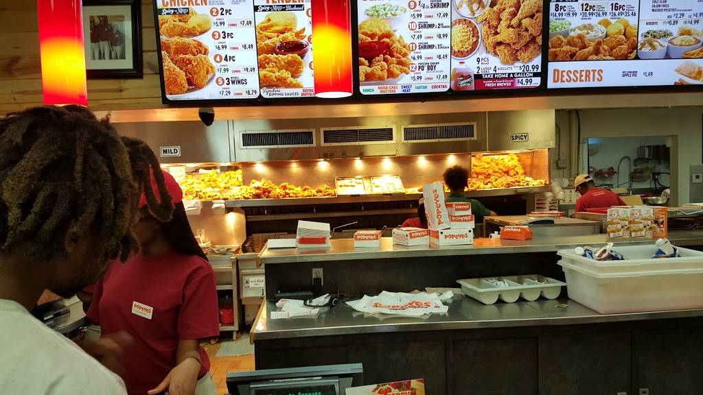 Popeyes Louisiana Kitchen | restaurant | 20690 NW 2nd Ave, Miami, FL 33169, USA | 3056533440 OR +1 305-653-3440