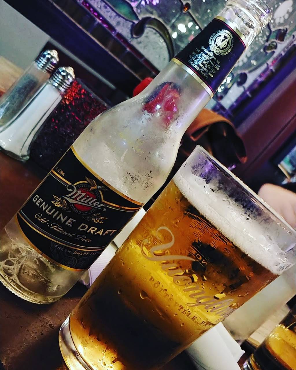 Barking Dog Bar & Grill | restaurant | 21 Friend St, Amesbury, MA 01913, USA | 9783889537 OR +1 978-388-9537