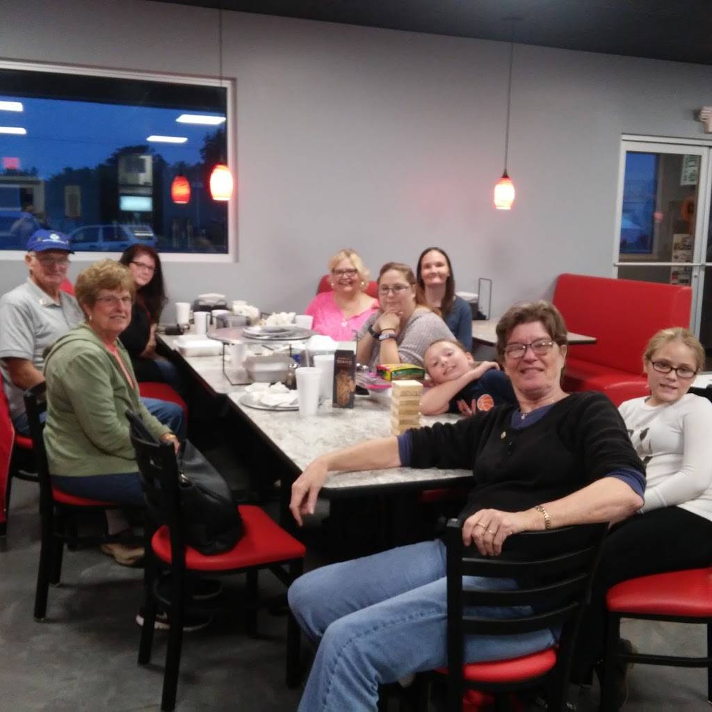 Gillios Pizza | restaurant | 167 E Shawnee Ave, Shawneetown, IL 62984, USA | 6182694351 OR +1 618-269-4351