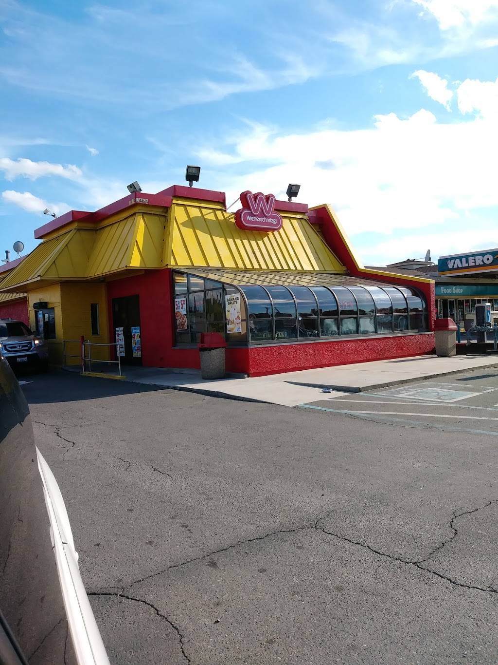 Wienerschnitzel | restaurant | 2464 Florin Rd, Sacramento, CA 95822, USA | 9164276625 OR +1 916-427-6625