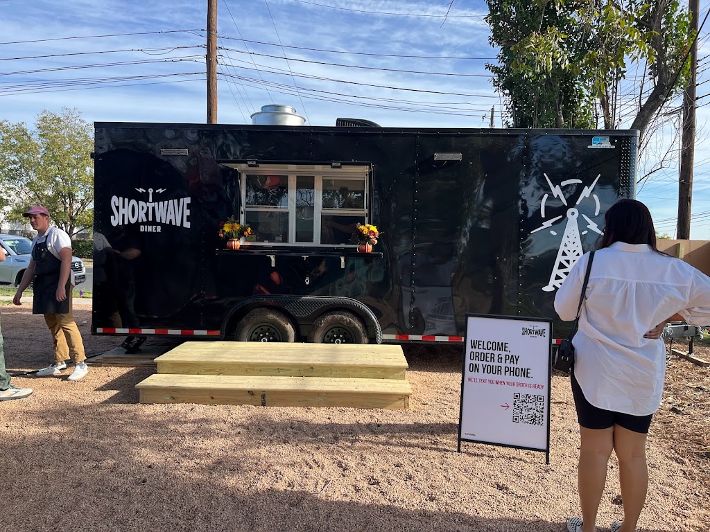 Shortwave East | restaurant | 3500 Montopolis Dr, Austin, TX 78744, USA | 5123947844 OR +1 512-394-7844