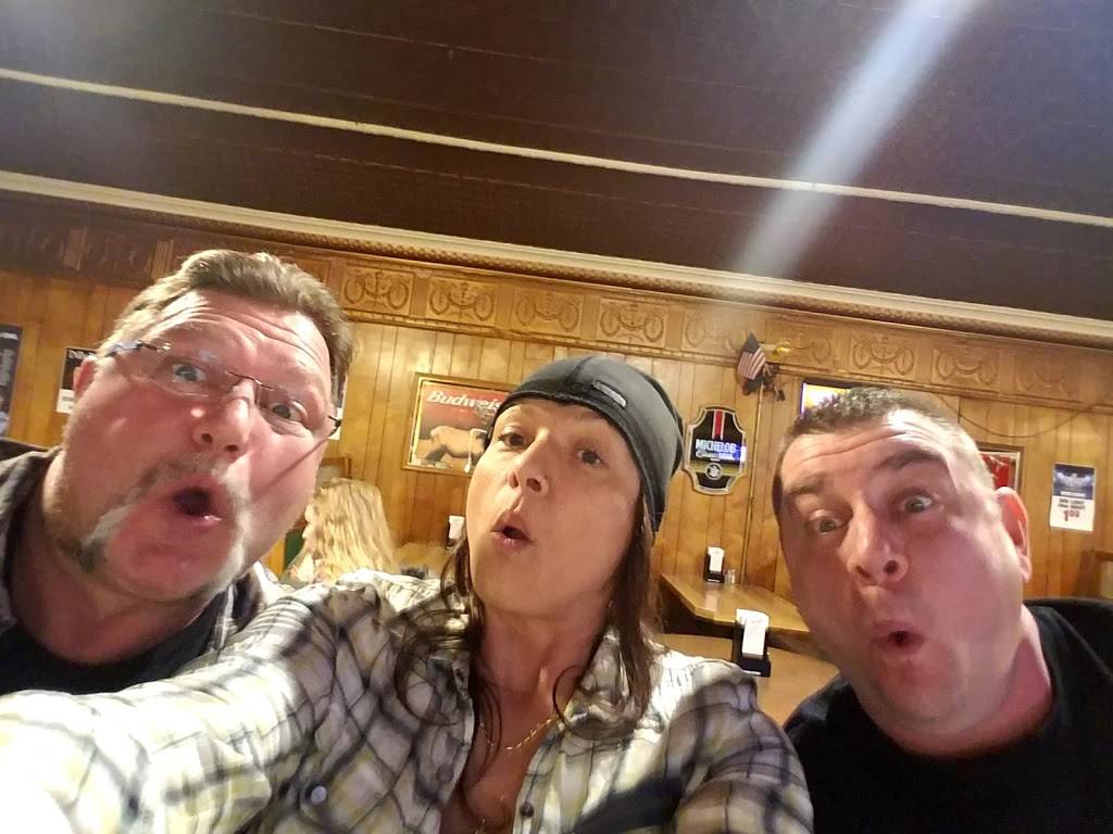 Bennett Family Tavern | restaurant | 116 W 2nd St, Oakley, MI 48649, USA | 9896617713 OR +1 989-661-7713