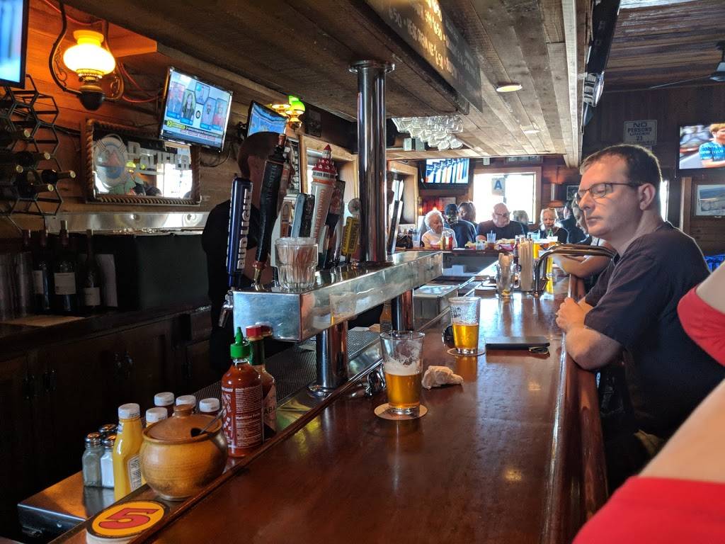 Rockys Crown Pub | restaurant | 3786 Ingraham St, San Diego, CA 92109, USA | 8582739140 OR +1 858-273-9140