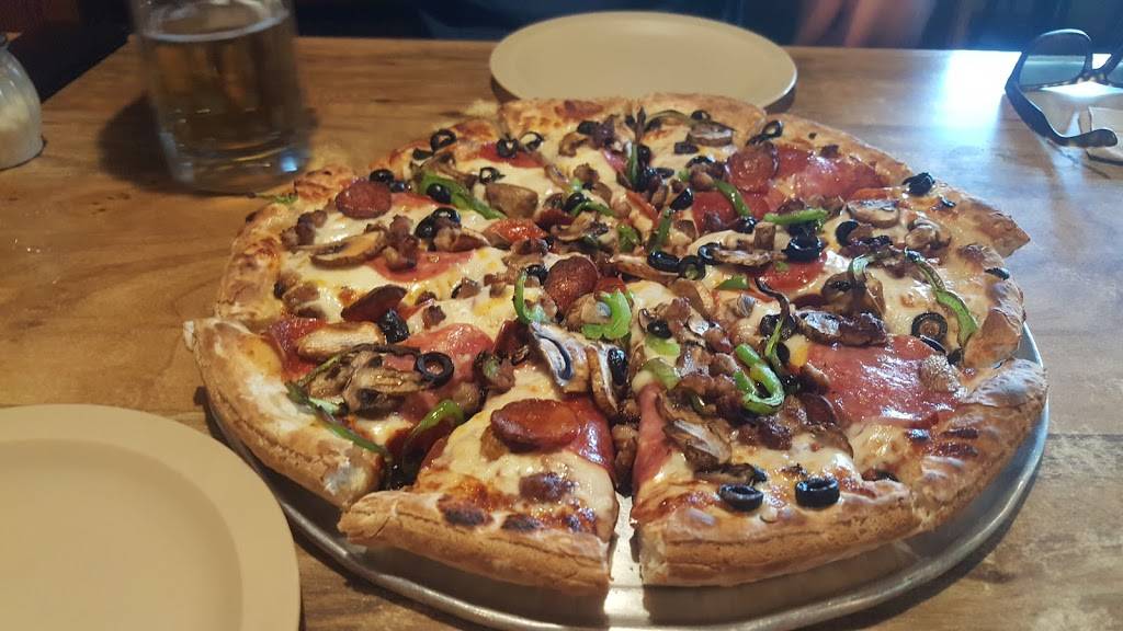 Pascos Pizza | restaurant | 17348 Main St, Hesperia, CA 92345, USA | 7602449656 OR +1 760-244-9656