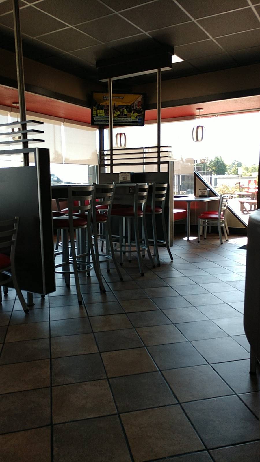 Hardees | restaurant | 1157 Shopping Center Rd, Stevensville, MD 21666, USA | 4106436155 OR +1 410-643-6155