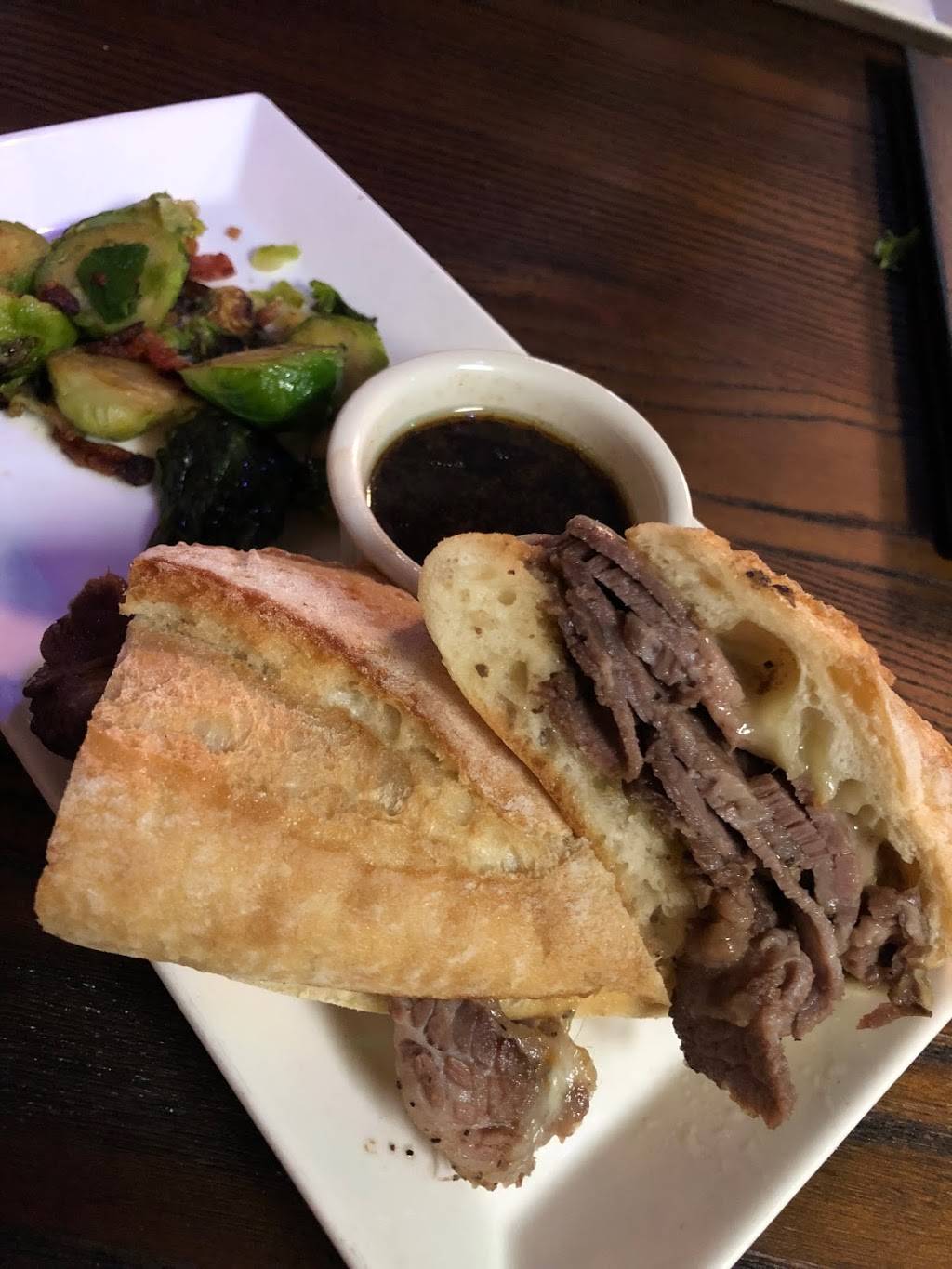 Tarbenders Lounge | restaurant | 10 S King St, Leesburg, VA 20175, USA | 5712919446 OR +1 571-291-9446