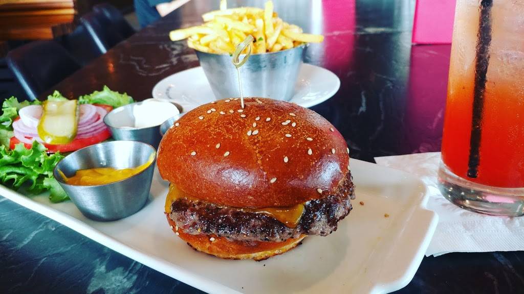 Earls Kitchen + Bar | night club | 7535 N Kendall Dr Unit 2510, Miami, FL 33156, USA | 3056671786 OR +1 305-667-1786