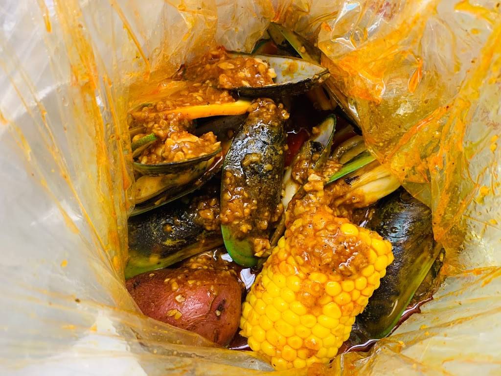 Cajun Louis | restaurant | 1700 Raleigh Rd Pkwy W Suite #106, Wilson, NC 27896, USA | 2522341996 OR +1 252-234-1996