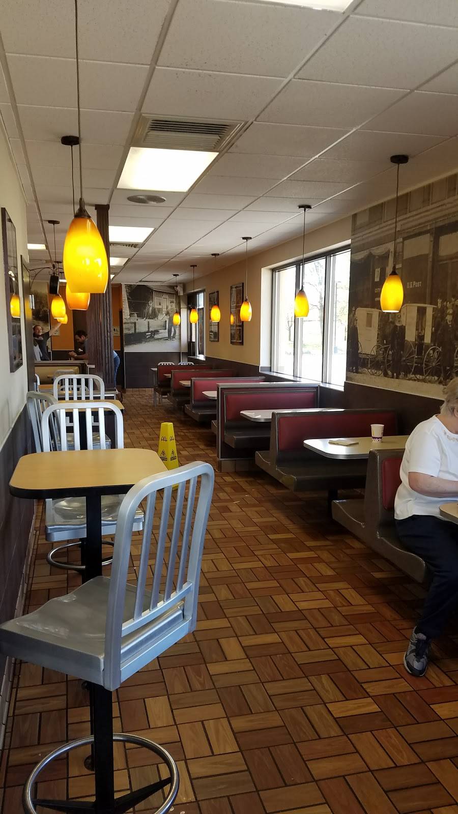 McDonalds | cafe | 200 S Western Ave, Waupaca, WI 54981, USA | 7152588500 OR +1 715-258-8500