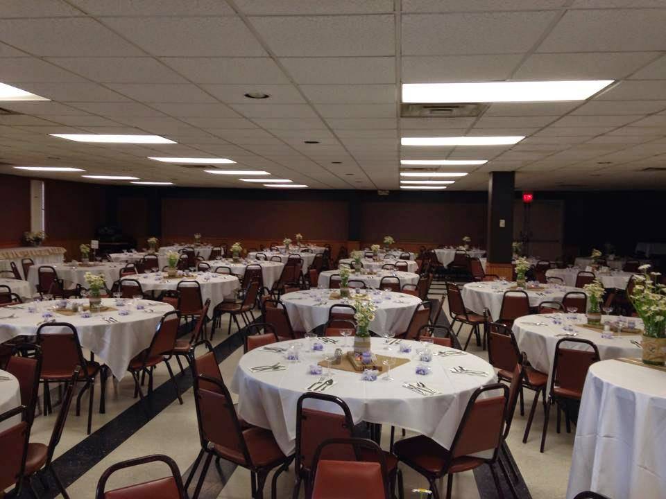 Dodger Bowl Lanes, Lounge, Banquet & Catering, Bowling Pro Shop | night club | 318 King St, Dodgeville, WI 53533, USA | 6089352595 OR +1 608-935-2595