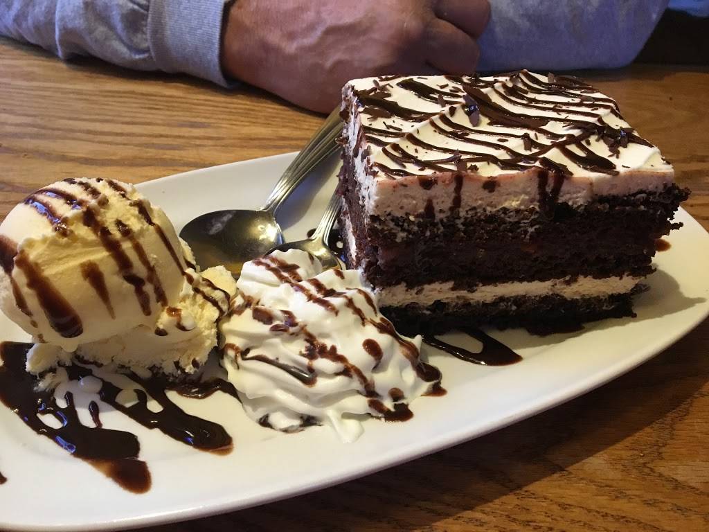 Old Town Beer Hall | restaurant | N116W15841 Main St, Germantown, WI 53022, USA | 2622933098 OR +1 262-293-3098