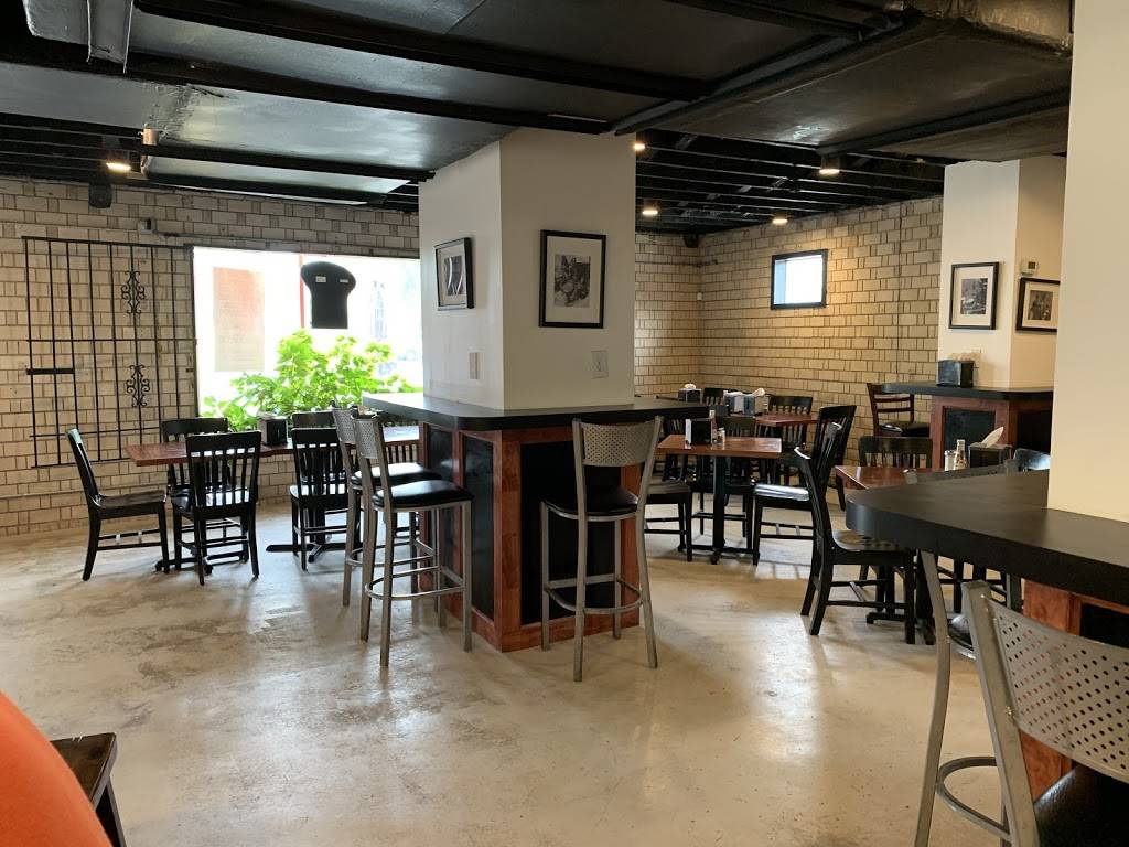 Hoots Smokehouse | restaurant | 7648 Canal St suite b, Houston, TX 77012, USA | 8324910556 OR +1 832-491-0556