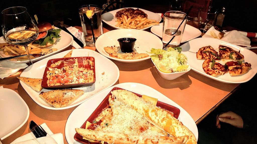 Boston Pizza | restaurant | 4 Horseshoe Crescent, Waterdown, ON L0R 2H2, Canada | 9056901500 OR +1 905-690-1500