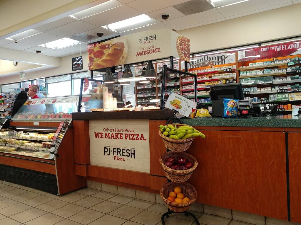 Flying J Travel Center | restaurant | 7800 W Grand River Hwy, Grand Ledge, MI 48837, USA | 5176277504 OR +1 517-627-7504