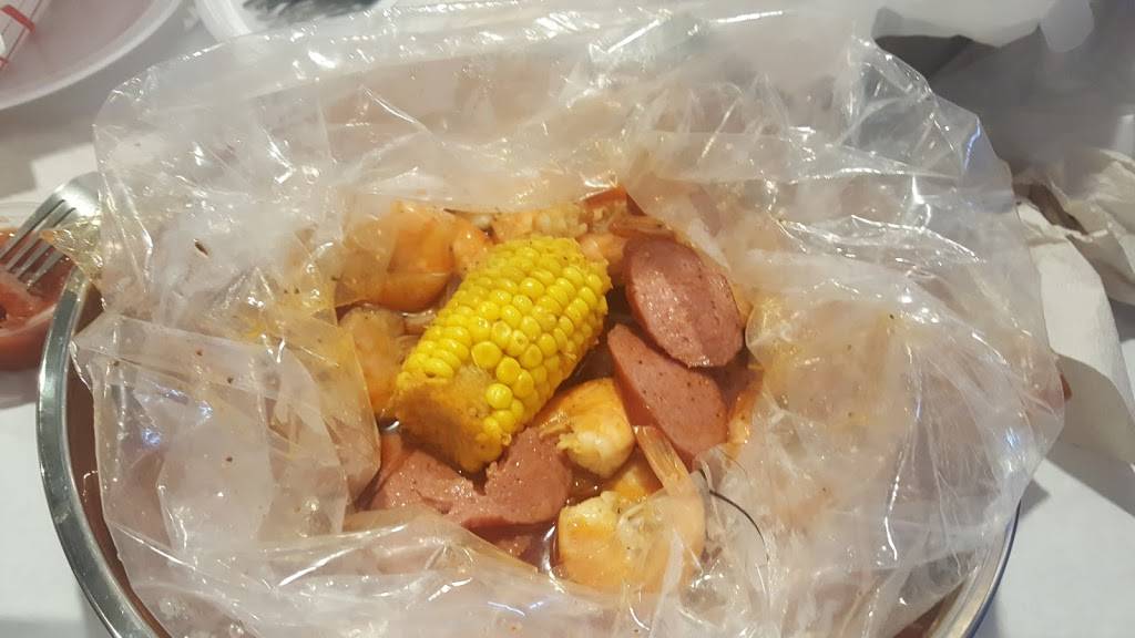 The Seafood King Bessemer | restaurant | 5060 Academy Ln, Bessemer, AL 35022, USA | 2054343766 OR +1 205-434-3766