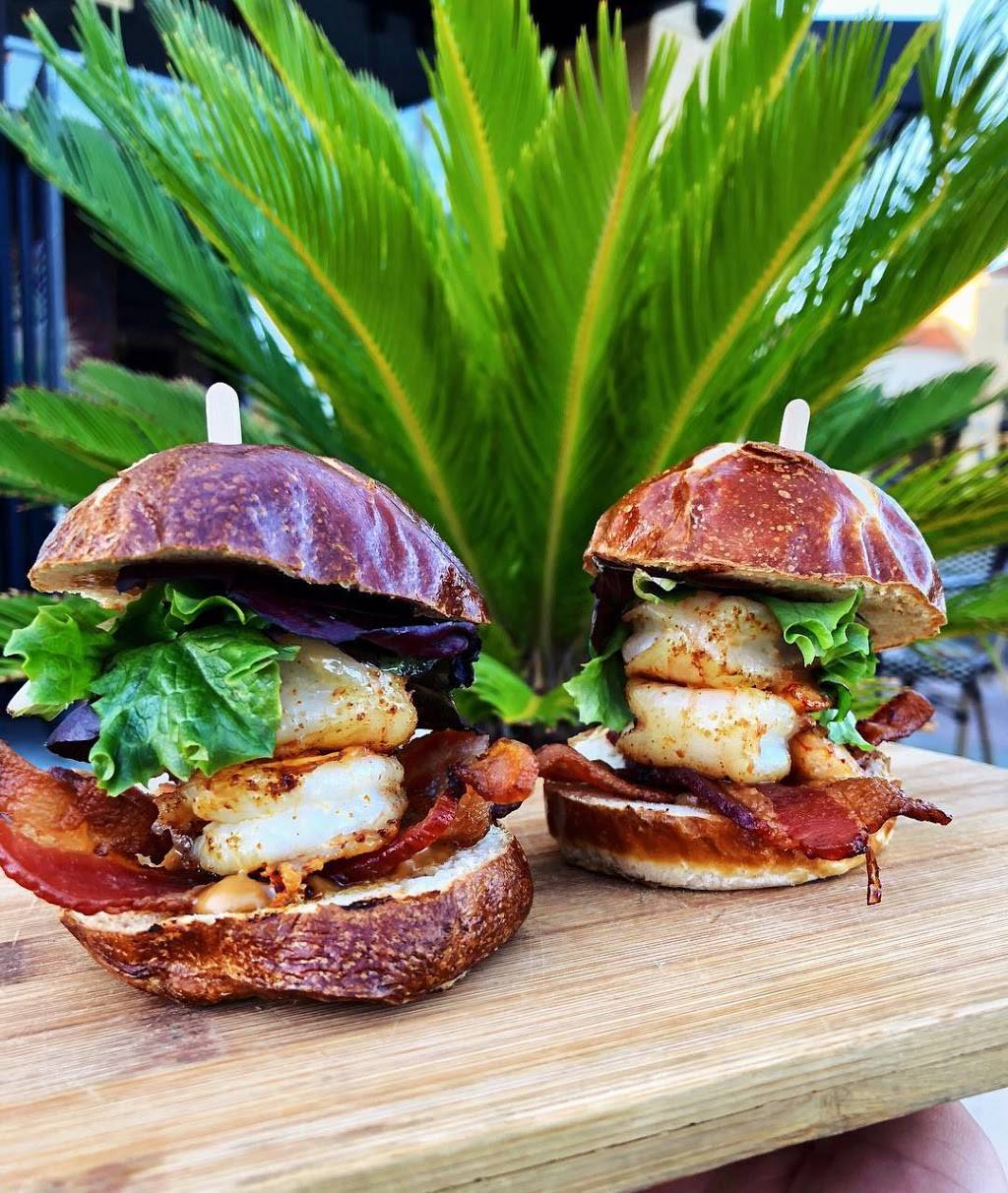 The Iconic Eats | restaurant | 23460 Cinema Dr suite a, Santa Clarita, CA 91355, USA | 6614819404 OR +1 661-481-9404