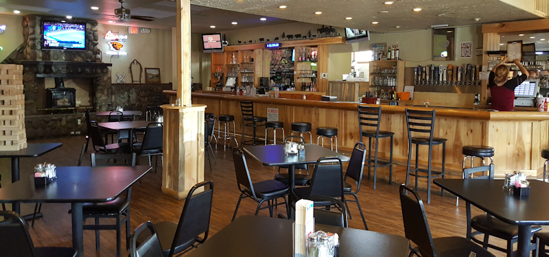 Crossroads BBQ Pit & Pub | restaurant | 121 NE 3rd St, Prineville, OR 97754, USA | 5414473335 OR +1 541-447-3335