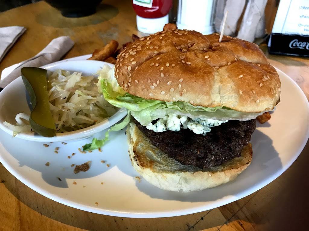 Bar Sportif LÉchappée | restaurant | 6615 Chemin de la Côte-de-Liesse, Saint-Laurent, QC H4T 1E5, Canada | 5143411011 OR +1 514-341-1011