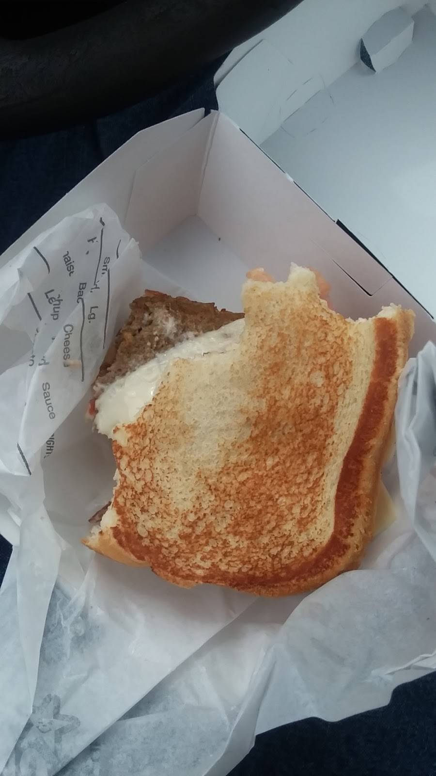 Hardees | restaurant | 129 S Memorial Dr, New Castle, IN 47362, USA | 7655930409 OR +1 765-593-0409