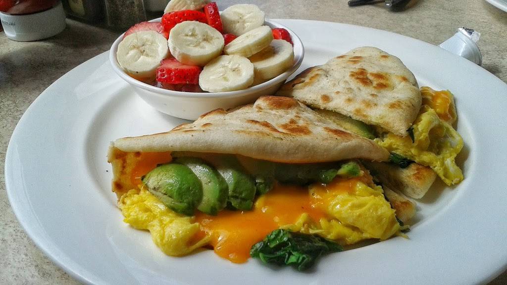 The Brownstone House Family Restaurant | restaurant | 961 Boston Post Rd, Guilford, CT 06437, USA | 2034581238 OR +1 203-458-1238