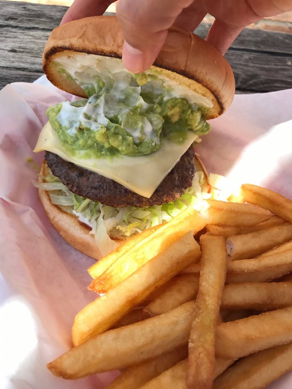 Dels Charcoal Burgers | restaurant | 110 S McKinney St, Richardson, TX 75081, USA | 9722359191 OR +1 972-235-9191