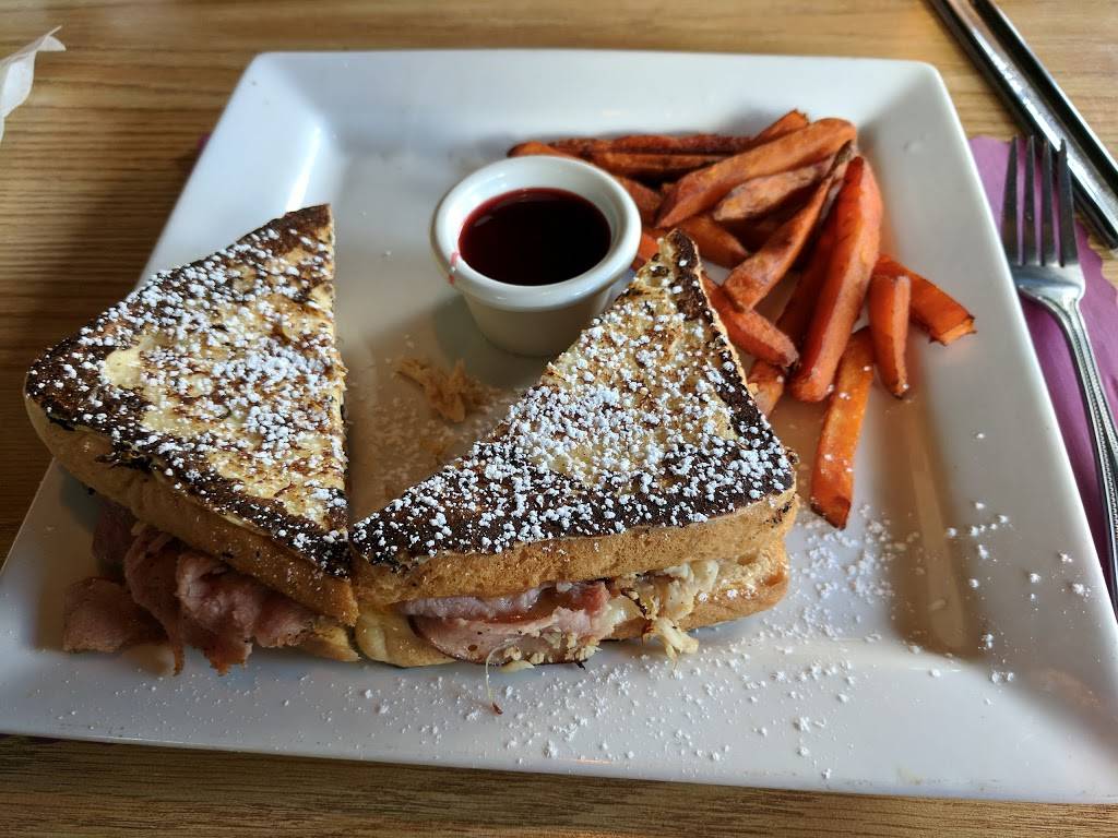 Lakes End Cafe & Grill and Marina | restaurant | 17838 Wayah Rd, Topton, NC 28781, USA | 8283213000 OR +1 828-321-3000