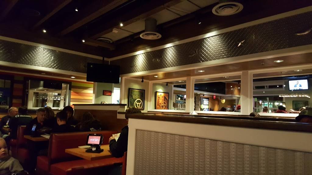 Chilis Grill & Bar | meal takeaway | 2262 Daniels St, Manteca, CA 95337, USA | 2098245200 OR +1 209-824-5200