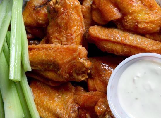 On The Clock Bar & Grill | restaurant | 4301 S Howell Ave, Milwaukee, WI 53207, USA | 4147442383 OR +1 414-744-2383